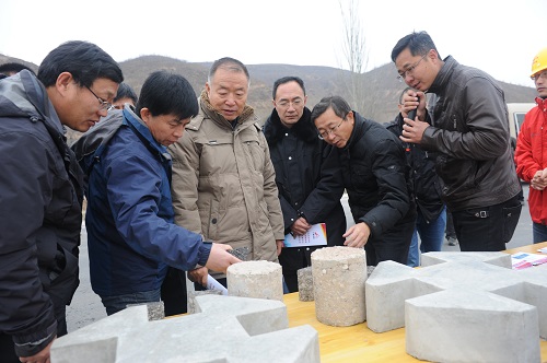 宁夏公路建设管理局对建设项目进行年终观摩考核